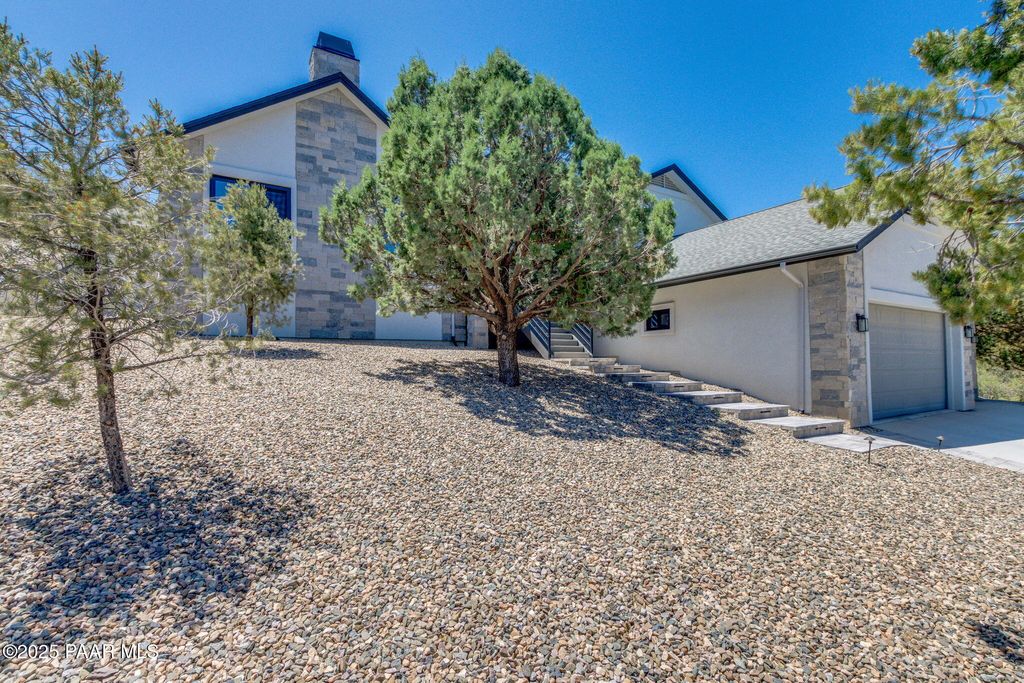 Photo of 1020 Sunrise Boulevard, Prescott, AZ 86301 (MLS # 1077865)