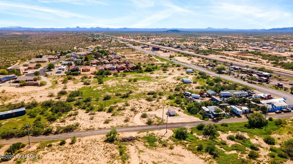 Photo of 22055 W Sunrise Road, Congress, AZ 85332 (MLS # 1077132)