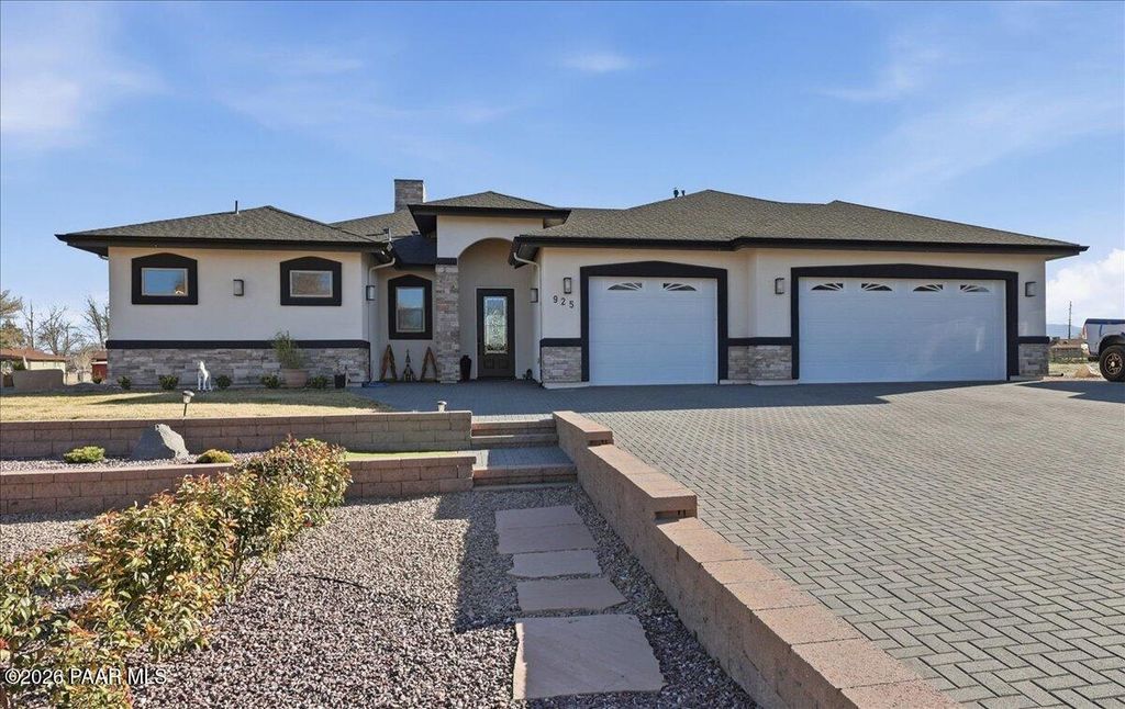 Photo of 925 Aztec Drive, Chino Valley, AZ 86323 (MLS # 1080098)