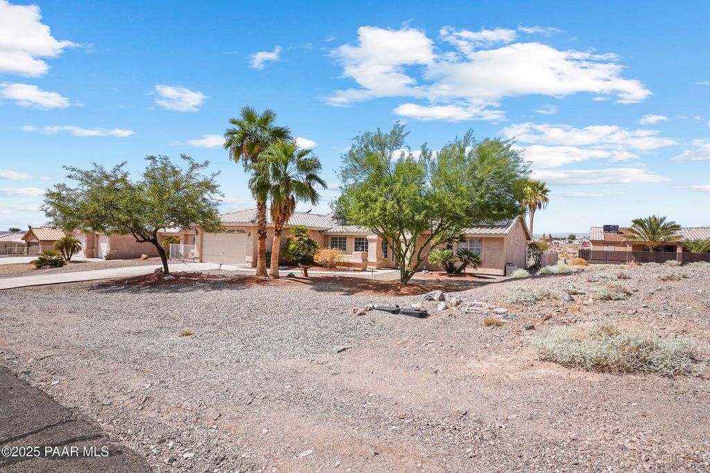 Photo of 2921 Cumberland Drive, Lake Havasu City, AZ 86406 (MLS # 1077431)
