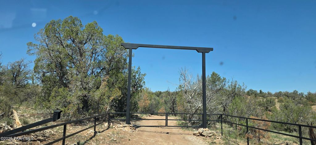 Photo of 8200 W Rolling Ridge Road, Ash Fork, AZ 86320 (MLS # 1076957)