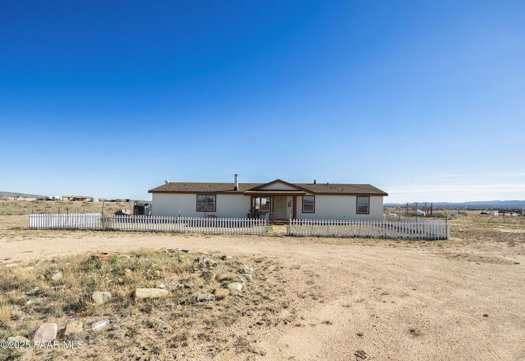 Photo of 26785 N Dark Sky Drive, Paulden, AZ 86334 (MLS # 1078490)