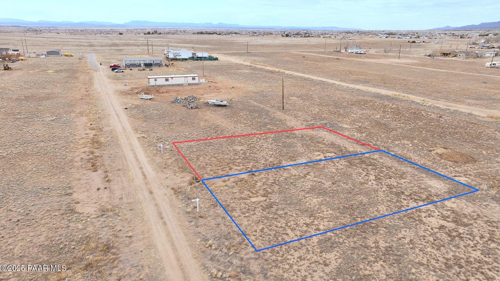 Photo of 360 W Hawaii Road, Paulden, AZ 86334 (MLS # 1080816)