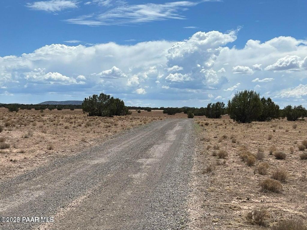Photo of 10 Nw Chain Ranch Road, Ash Fork, AZ 86320 (MLS # 1078151)