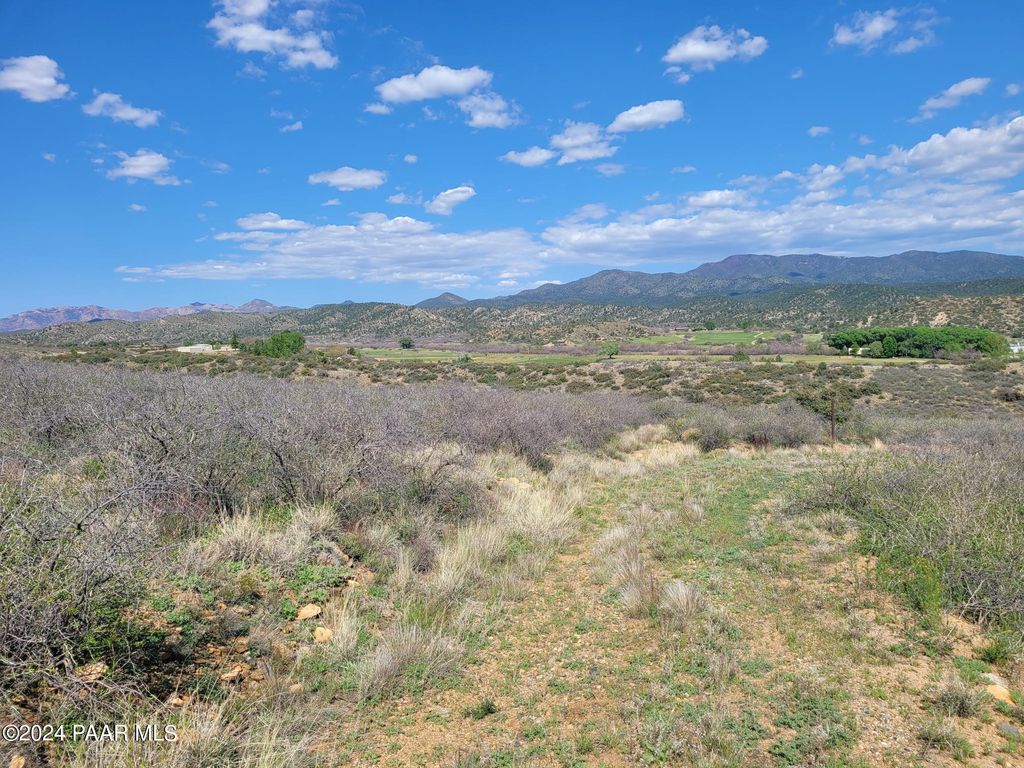 Photo of 1365 S Iron Springs Road, Skull Valley, AZ 86338 (MLS # 1080073)