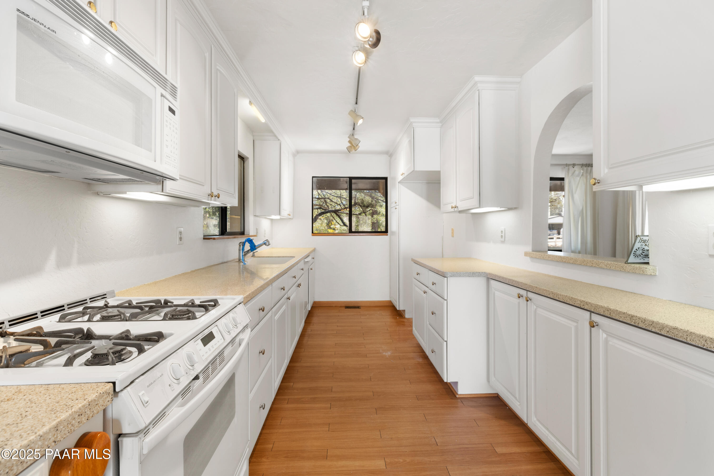 1202 Sierra Vista Drive