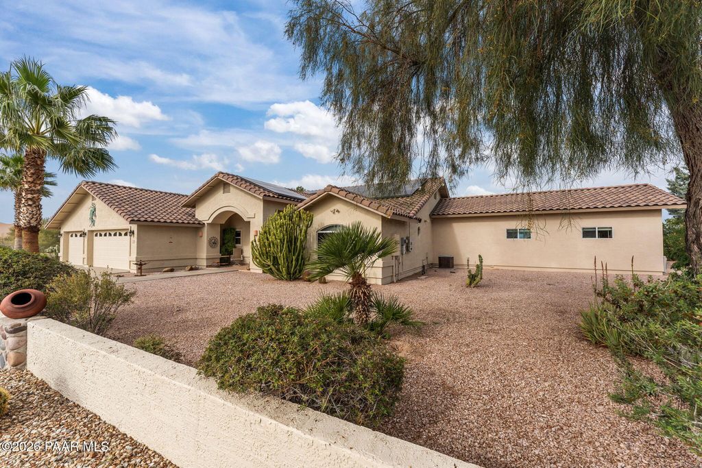 Photo of 405 N Paradise Lane, Wickenburg, AZ 85390 (MLS # 1078729)