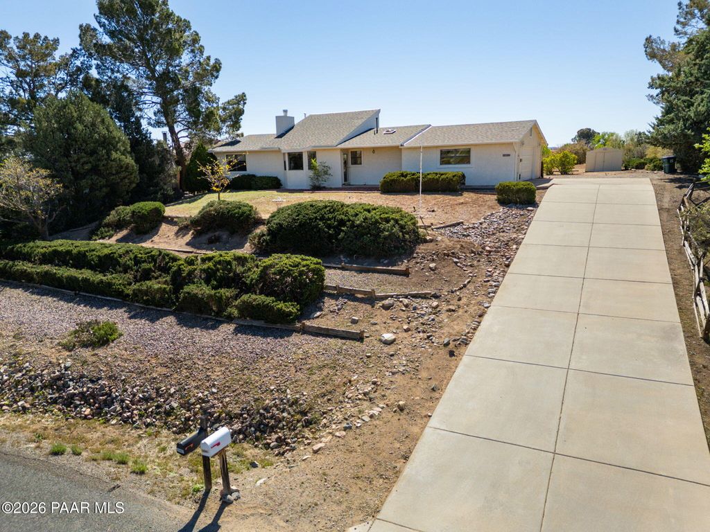Photo of 11487 E Western Sunset Drive, Dewey-Humboldt, AZ 86327 (MLS # 1080936)