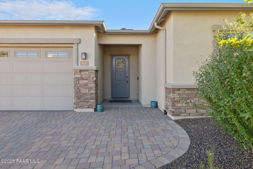 Photo of 8641 N Wandering Creek Road, Prescott Valley, AZ 86315 (MLS # 1077064)