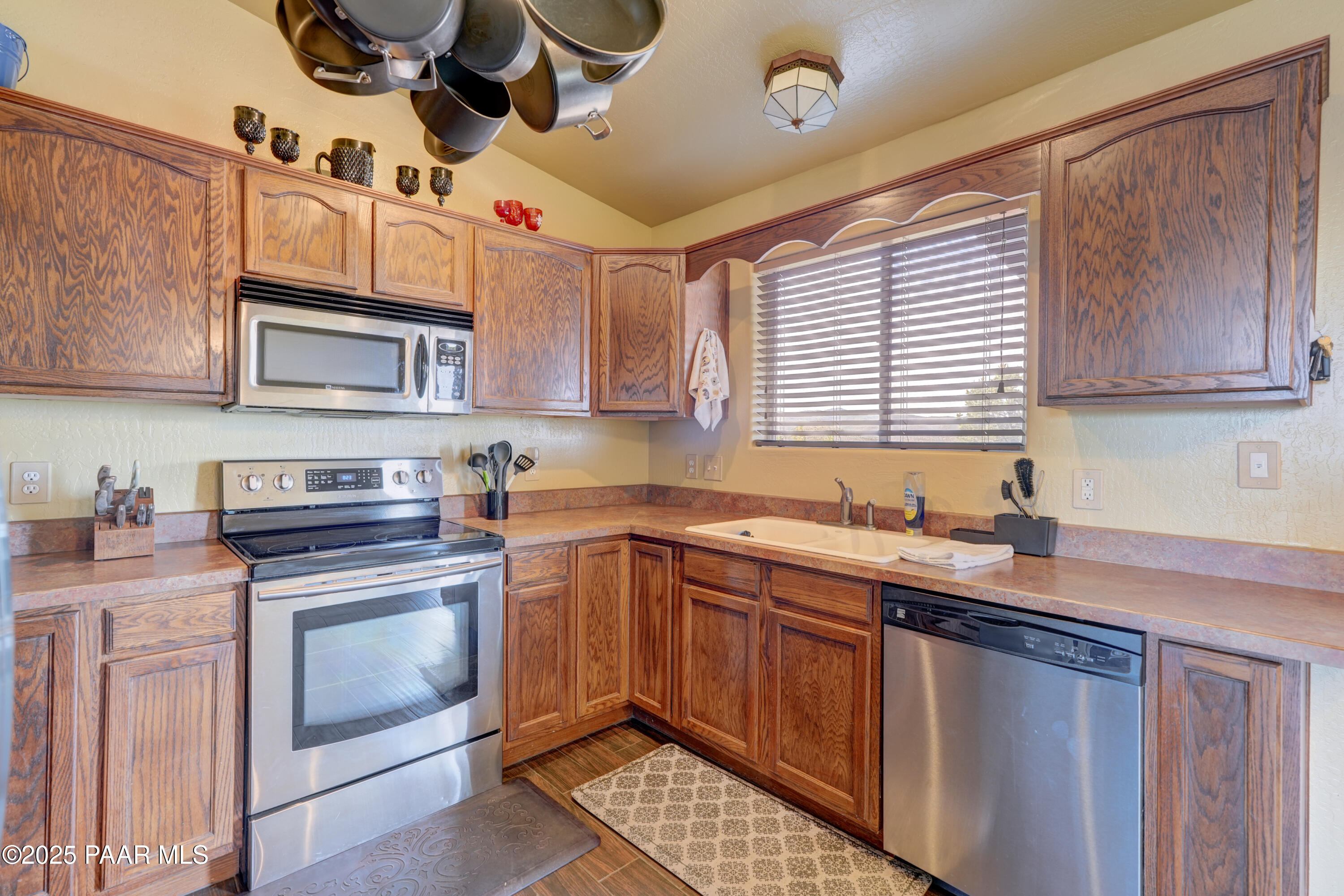 Prescott, Arizona 86301, United States, 3 Bedrooms Bedrooms, ,3 BathroomsBathrooms,Residential,Active,164587