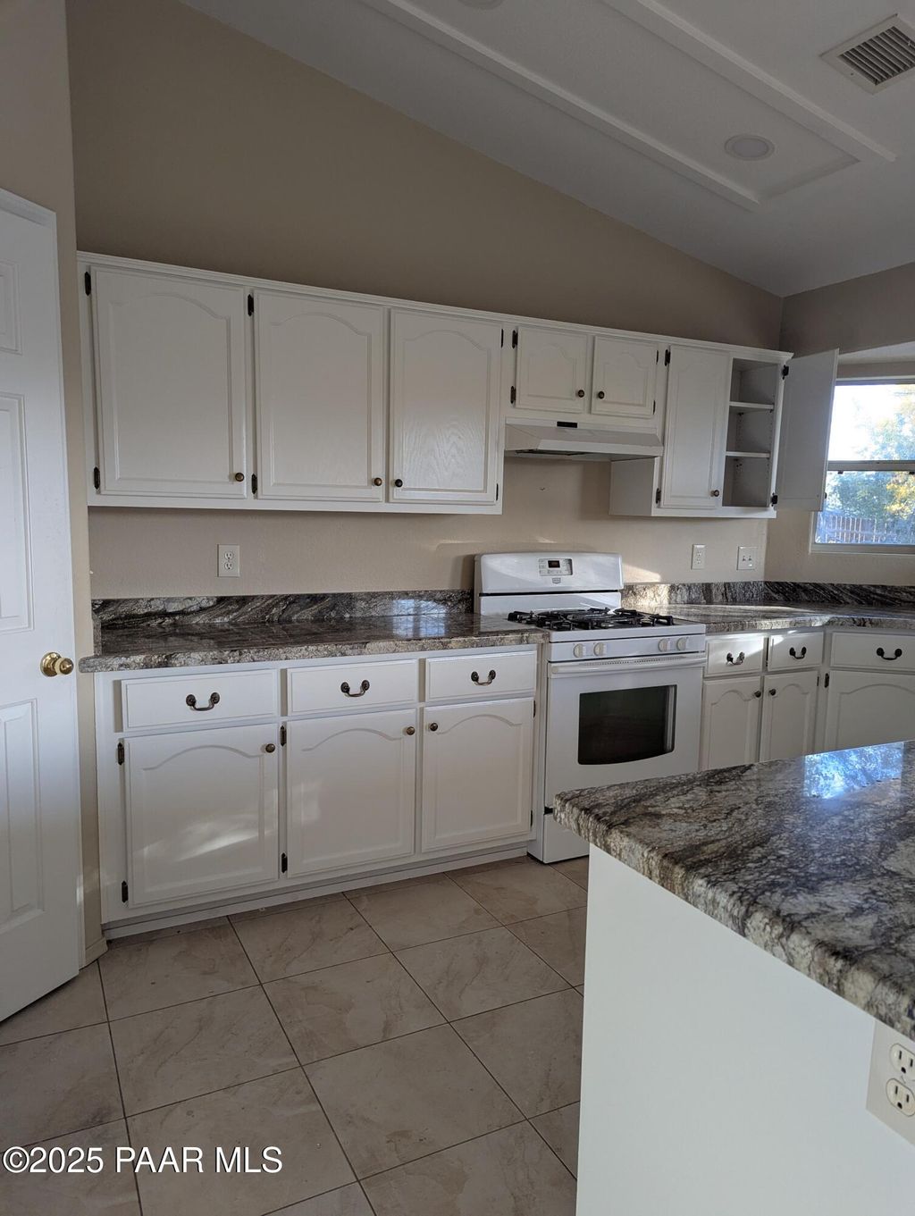 Photo of 4381 N Lone Cactus Drive, Prescott Valley, AZ 86314 (MLS # 1077981)