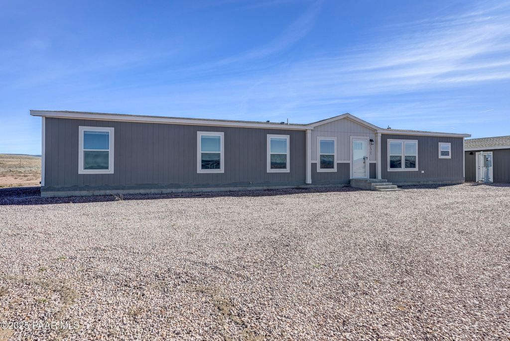 Photo of 26927 N Chicory Way, Paulden, AZ 86334 (MLS # 1077802)