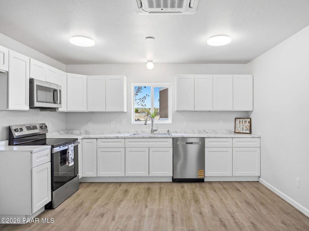 Photo of 18278 S Frontier Road, Peeples Valley, AZ 86332 (MLS # 1081643)