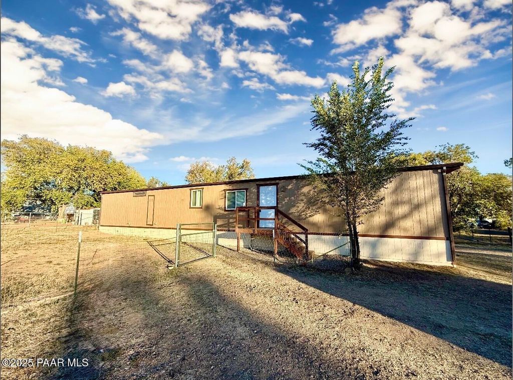 Photo of 950 Tumbleweed Drive, Chino Valley, AZ 86323 (MLS # 1077767)