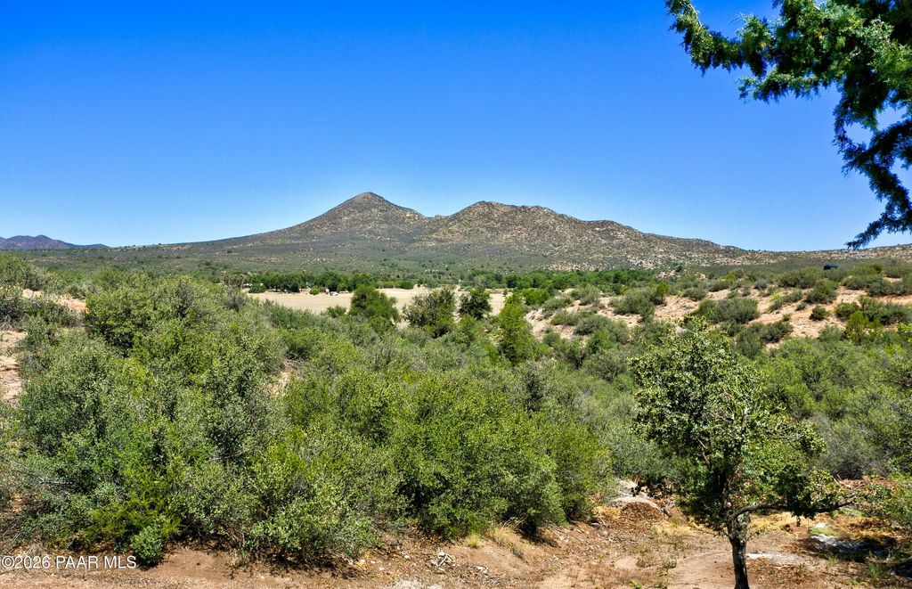 Photo of 11800 W Faded Whistle Road, Skull Valley, AZ 86338 (MLS # 1080446)