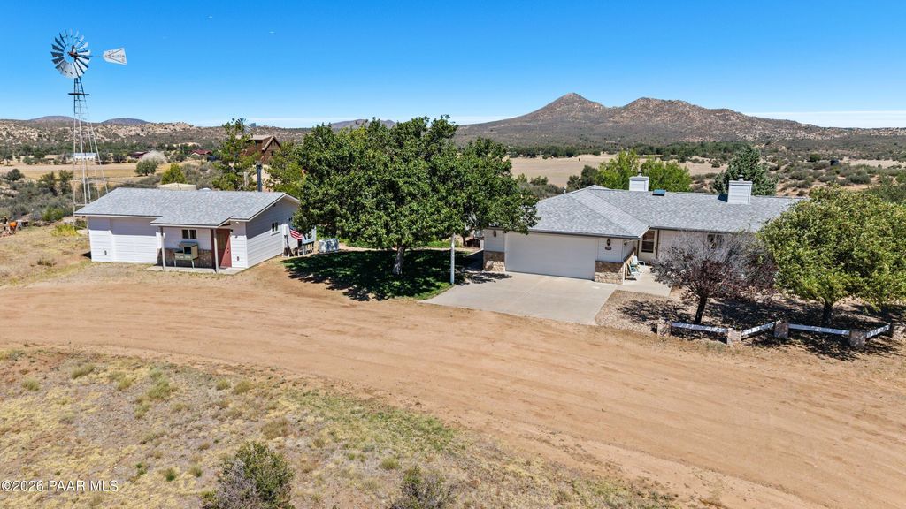 Photo of 11800 W Faded Whistle Road, Skull Valley, AZ 86338 (MLS # 1080446)