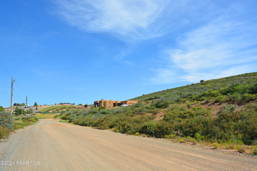 Photo of 851 S Apache Knolls Trail, Dewey-Humboldt, AZ 86327 (MLS # 1079949)