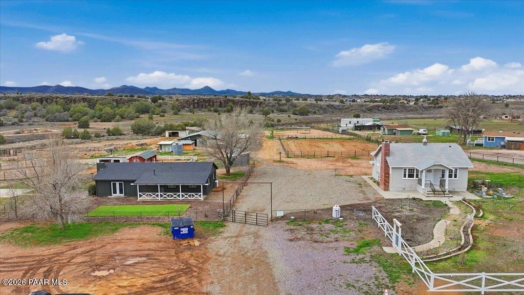 Photo of 21200 N Old Highway 89, Paulden, AZ 86334 (MLS # 1078551)