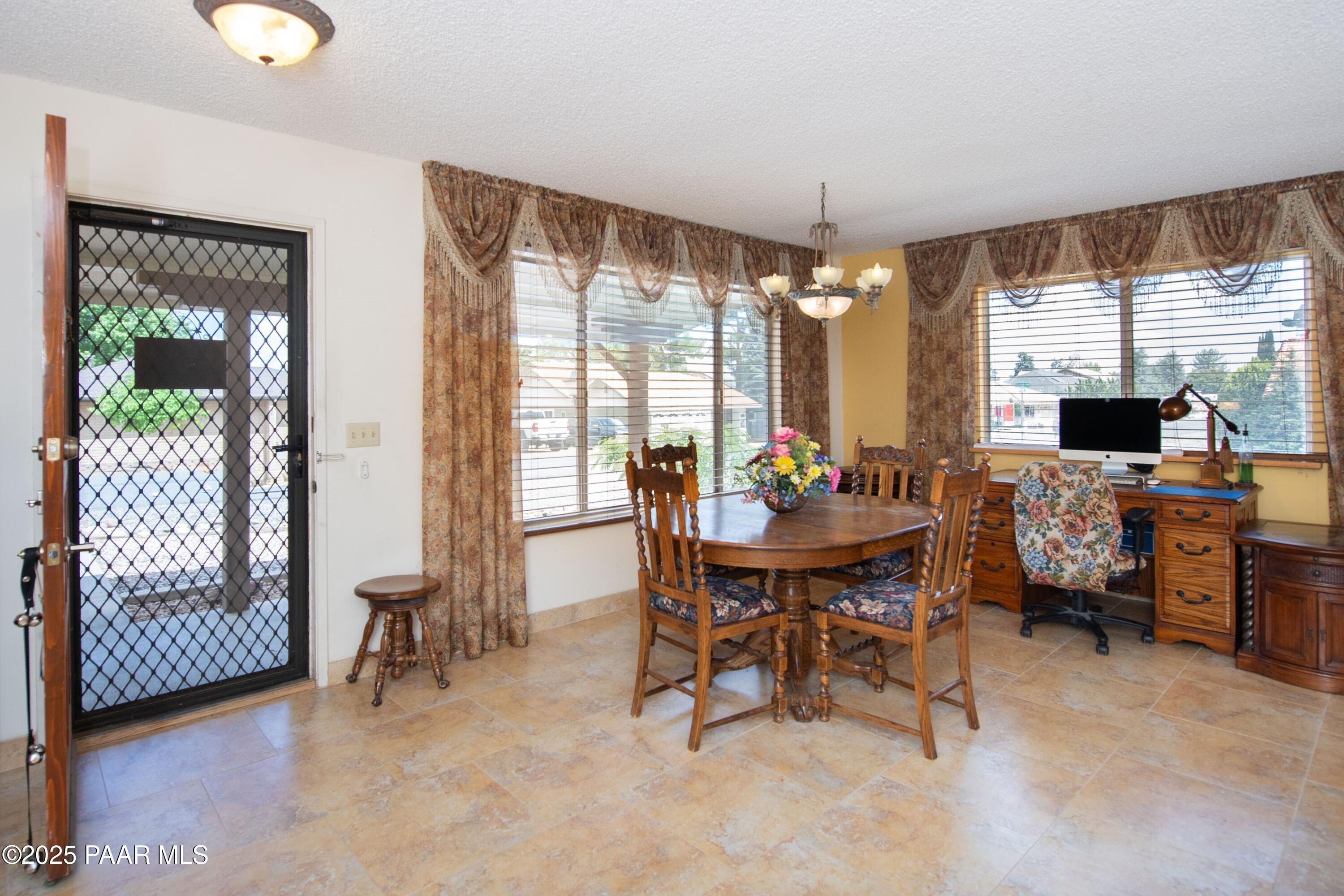 1170 N Broken Wagon Trail