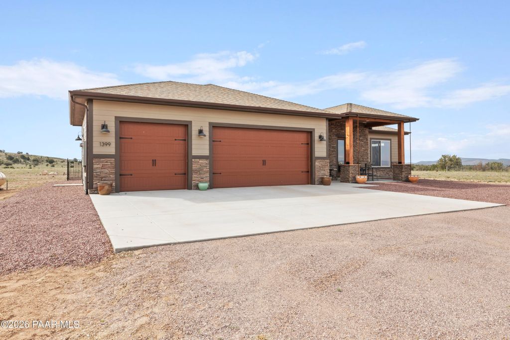 Photo of 1399 E Western Way, Paulden, AZ 86334 (MLS # 1081157)