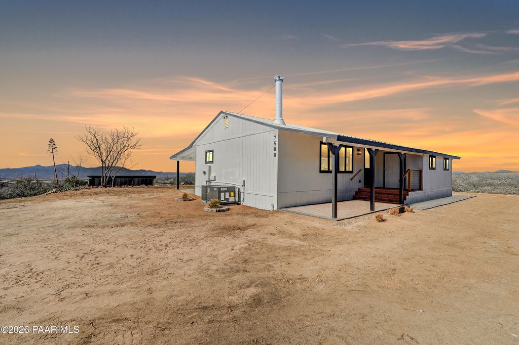 Photo of 7580 W Lowell Drive, Kirkland, AZ 86332 (MLS # 1079453)