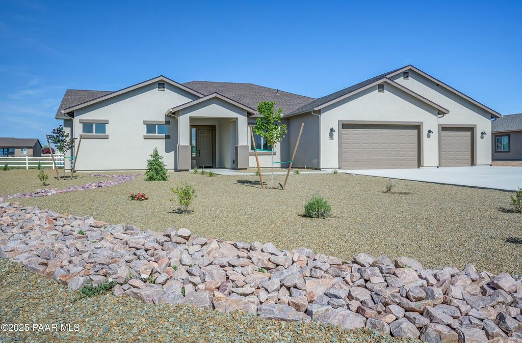 Photo of 218 Brenna Drive, Chino Valley, AZ 86323 (MLS # 1079343)
