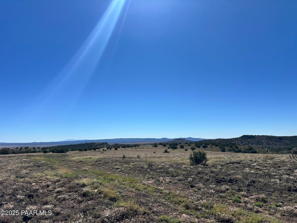 Photo of 0 Dozer, Ash Fork, AZ 86320 (MLS # 1077142)