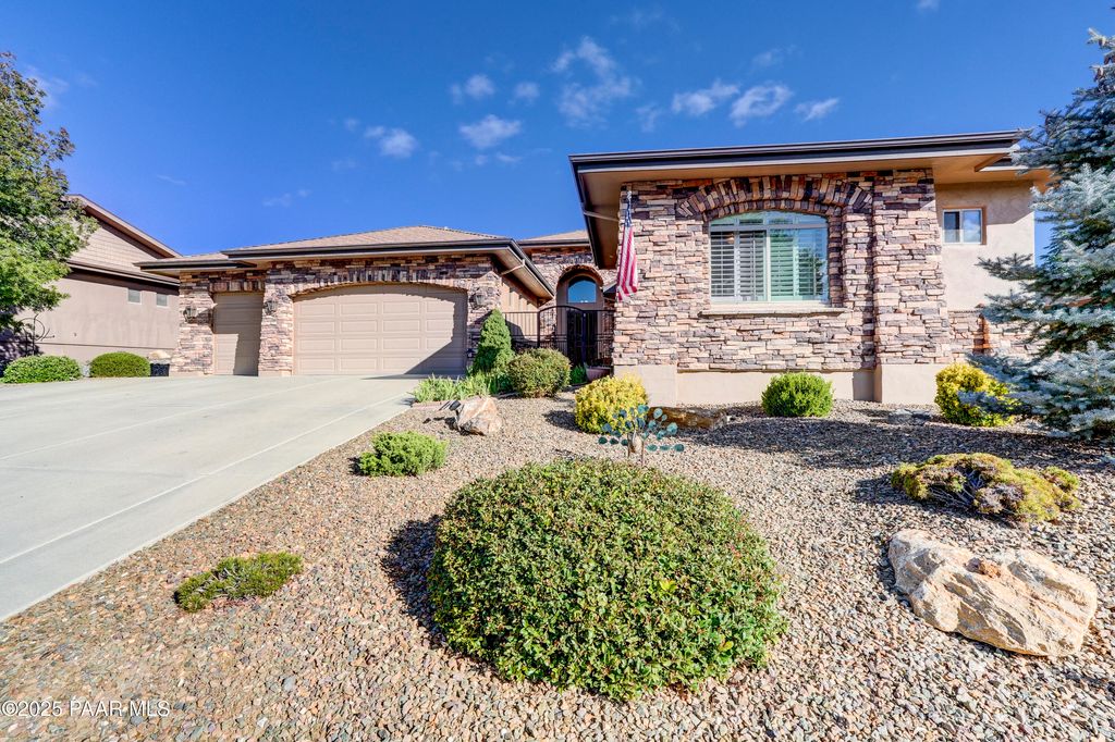 Photo of 422 Bloomingdale Drive, Prescott, AZ 86301 (MLS # 1076452)