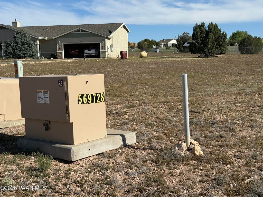 Photo of 1125 E Cougar Ridge Road, Paulden, AZ 86334 (MLS # 1080925)