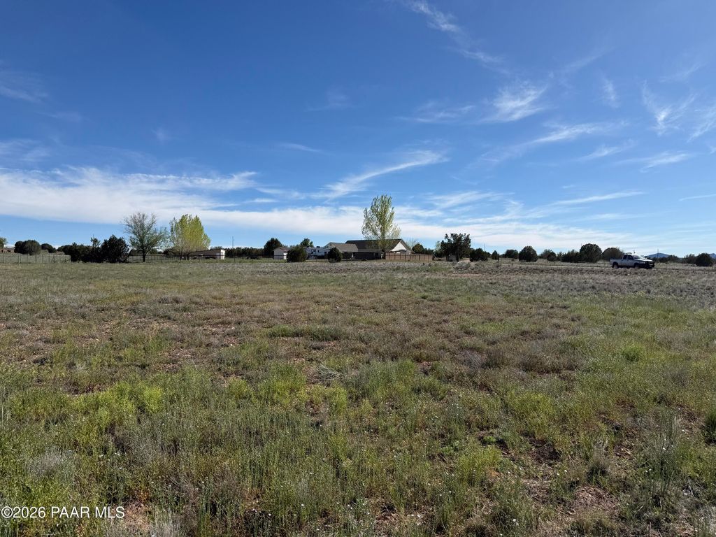 Photo of 1125 E Cougar Ridge Road, Paulden, AZ 86334 (MLS # 1080925)