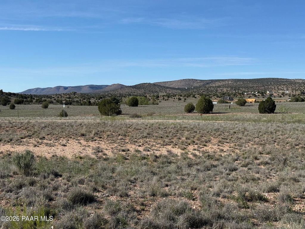 Photo of 1125 E Cougar Ridge Road, Paulden, AZ 86334 (MLS # 1080925)