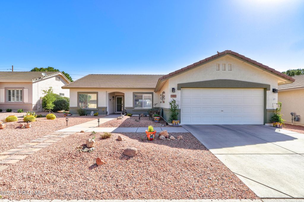 Photo of 355 S Latigo Way, Cottonwood, AZ 86326 (MLS # 1081680)