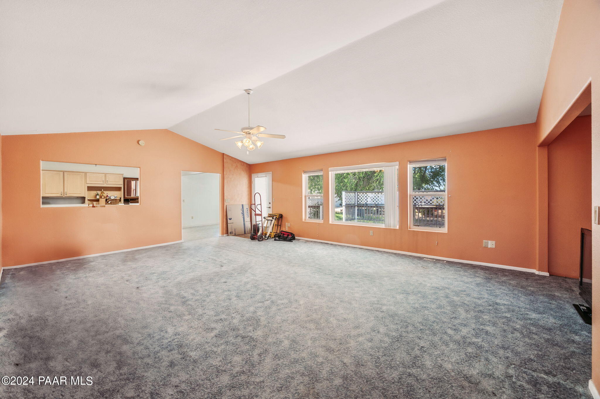1120 E Rd 1