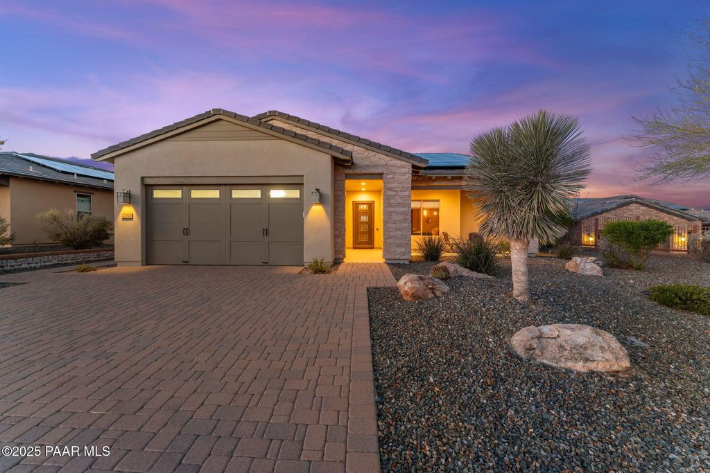 Photo of 3360 Rising Sun Ridge Rdg, Wickenburg, AZ 85390 (MLS # 1078116)