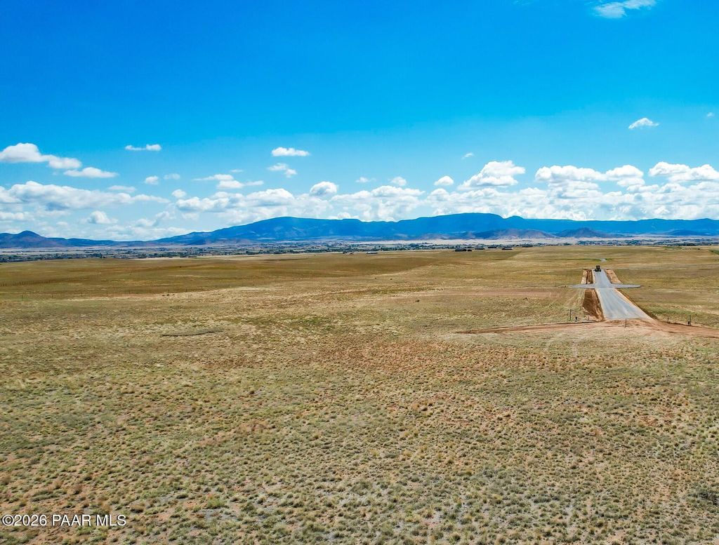 Photo of 42 Barrel Mesa Road, Prescott Valley, AZ 86315 (MLS # 1079128)