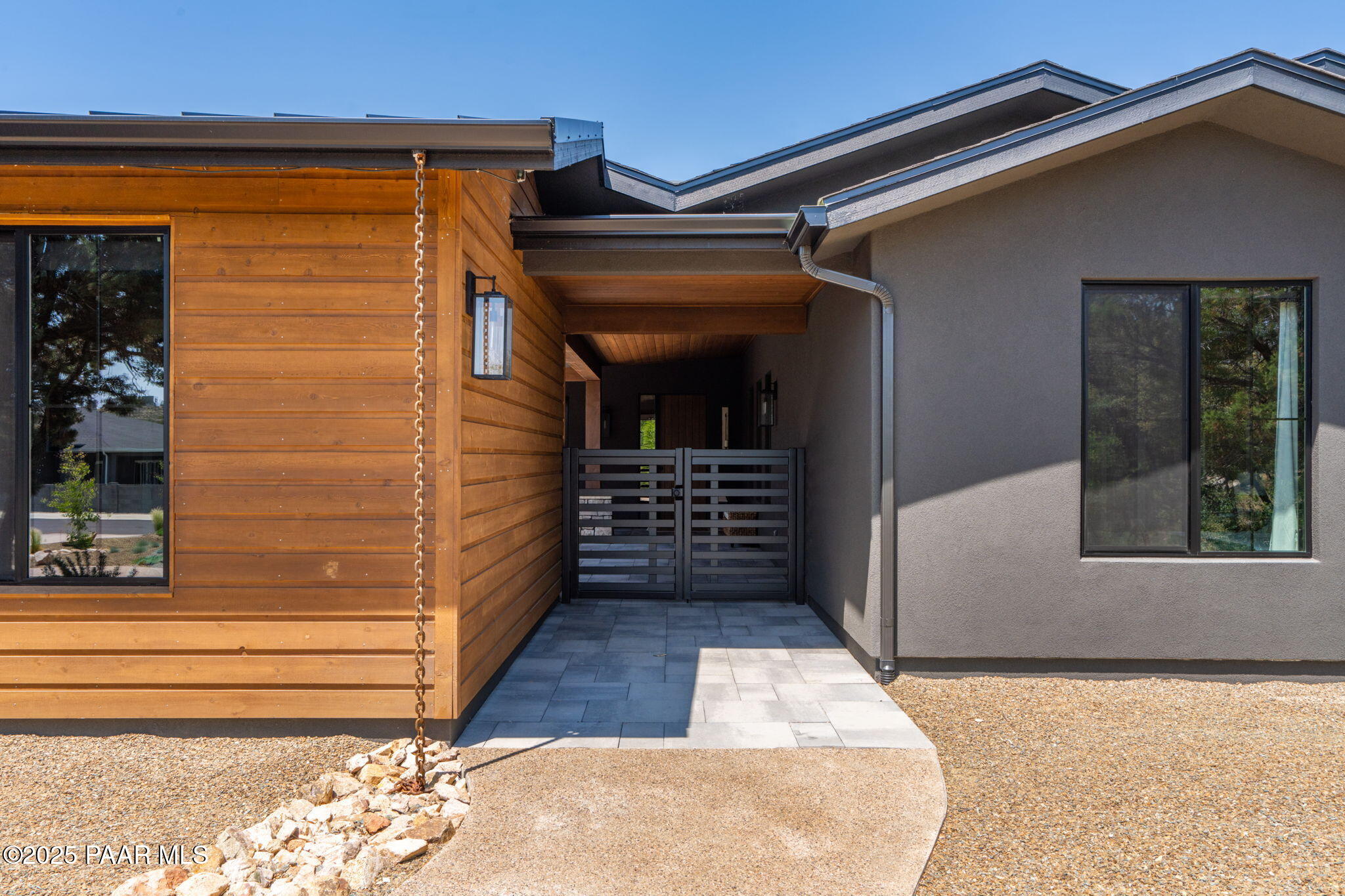943 Estrella Court
