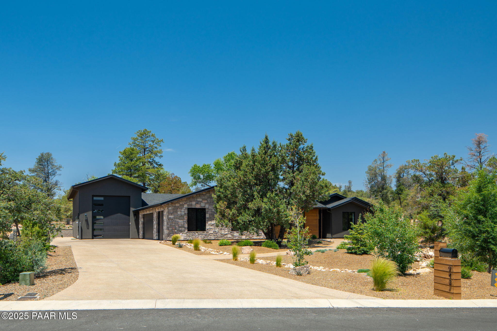 943 Estrella Court