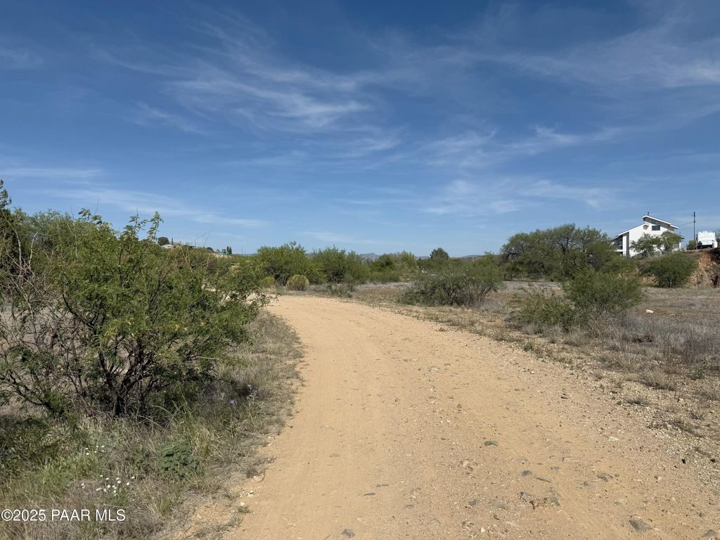 Photo of 16765 Cordes W Circle, Mayer, AZ 86333 (MLS # 1080849)