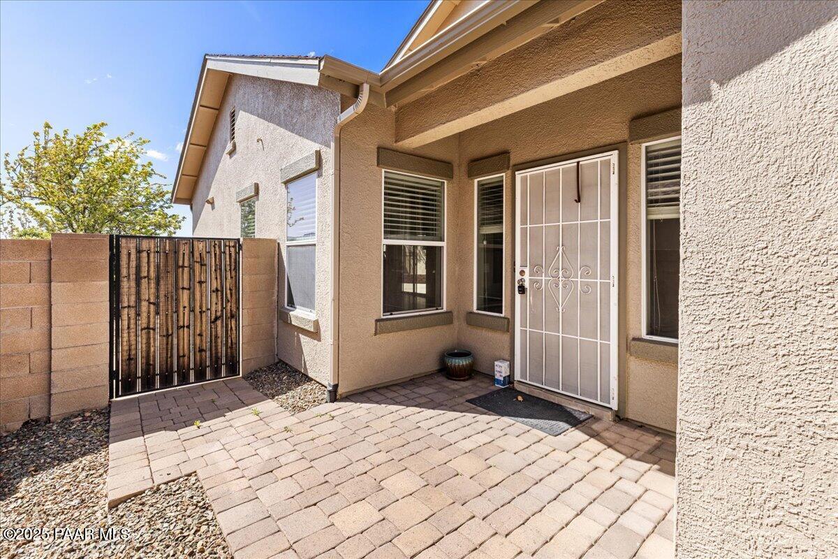 662 N Casa Bella Avenue