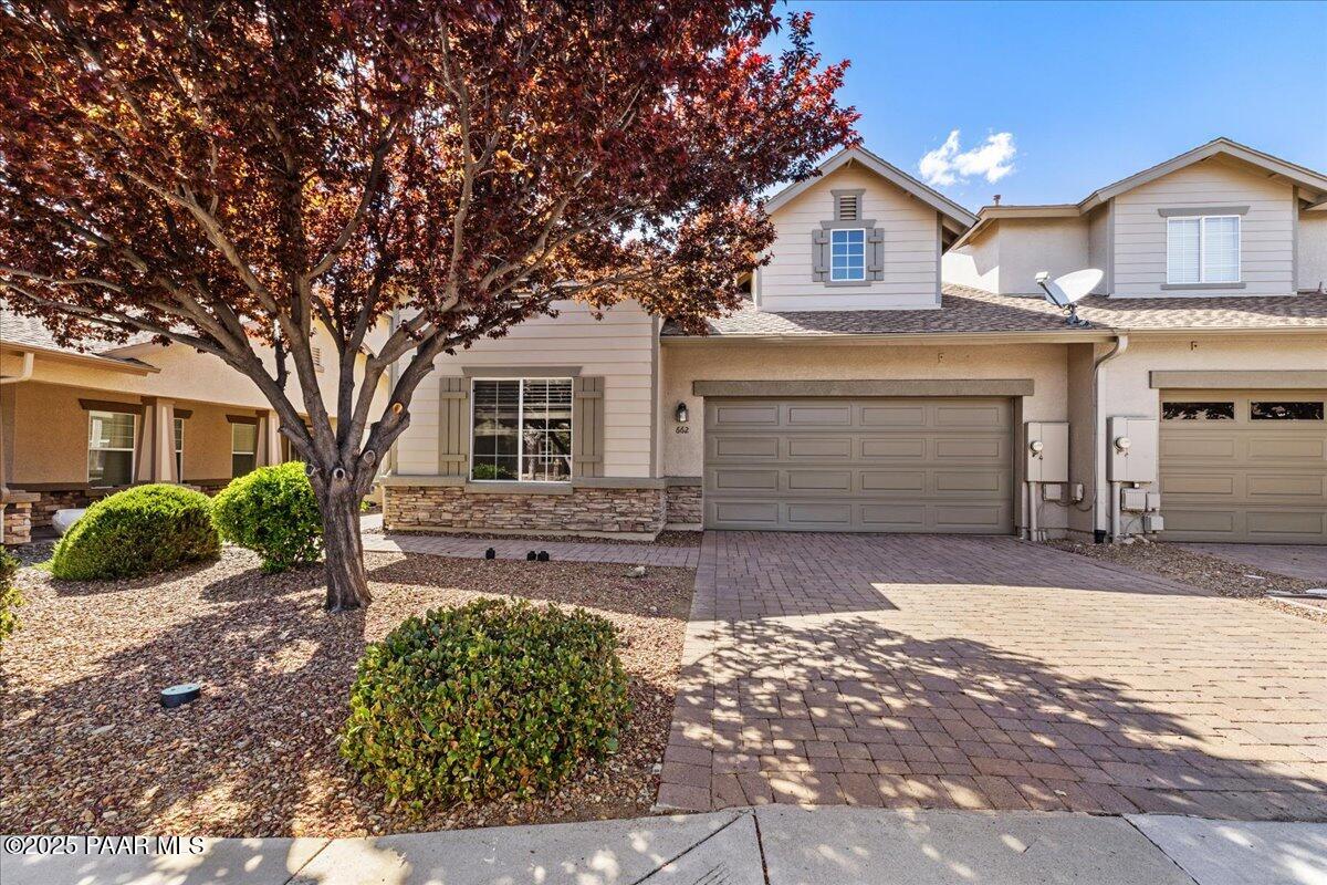 662 N Casa Bella Avenue