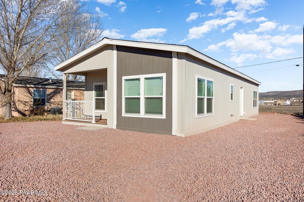 Photo of 360 W Granada Drive, Paulden, AZ 86334 (MLS # 1078912)