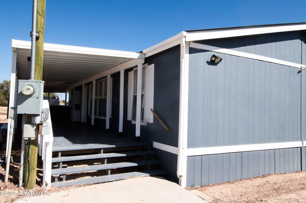 Photo of 27585 W El Oro Drive, Seligman, AZ 86337 (MLS # 1080737)