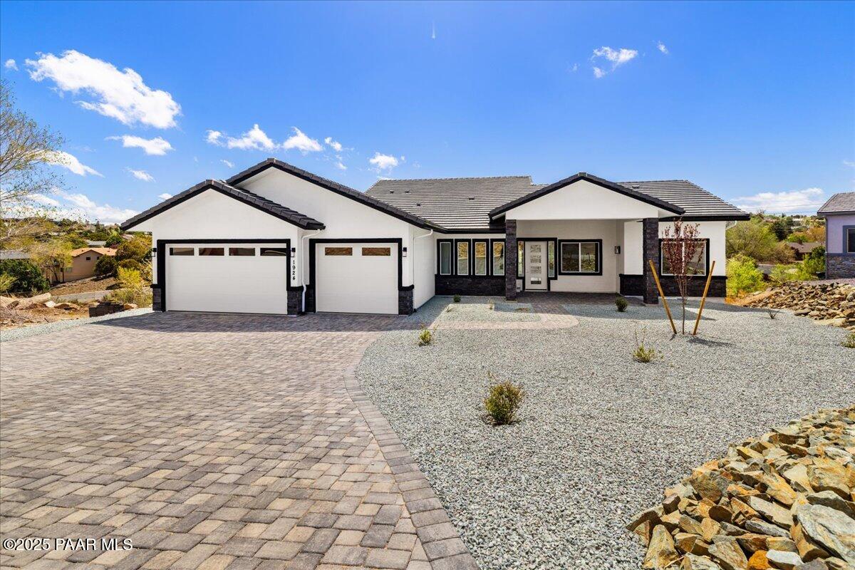 1924 Pinnacle Lane