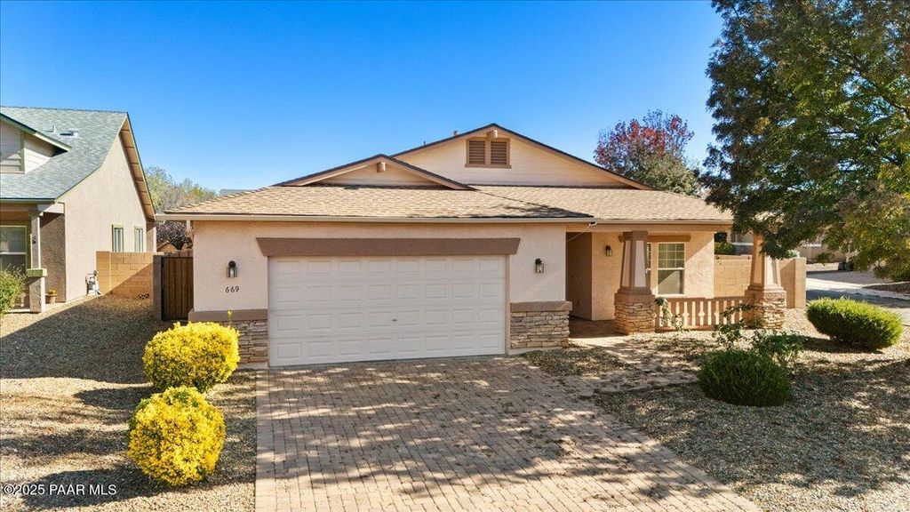 Photo of 669 N N Blanco Ct Court, Dewey-Humboldt, AZ 86327 (MLS # 1077887)