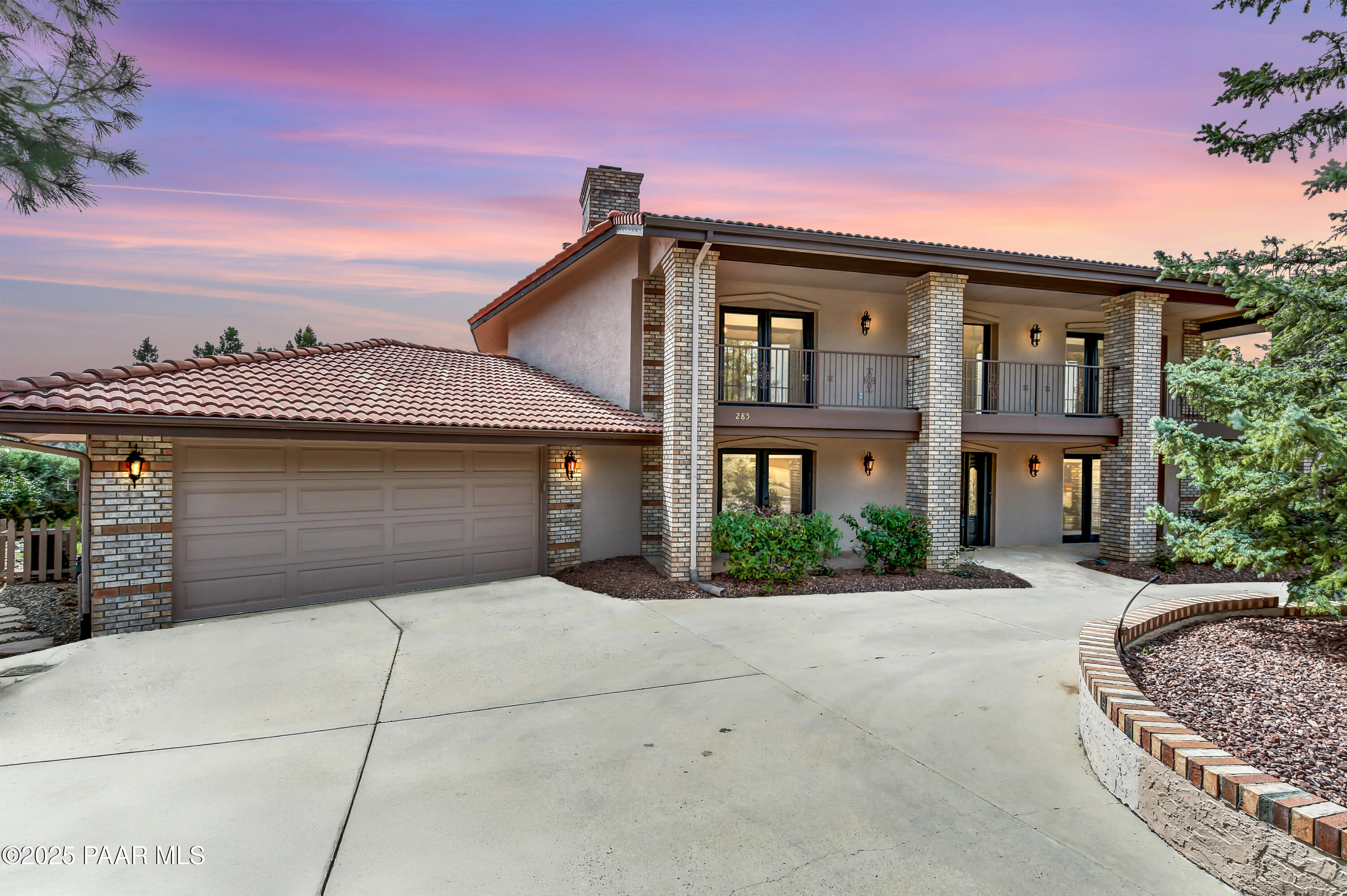 285 E Crestwood
