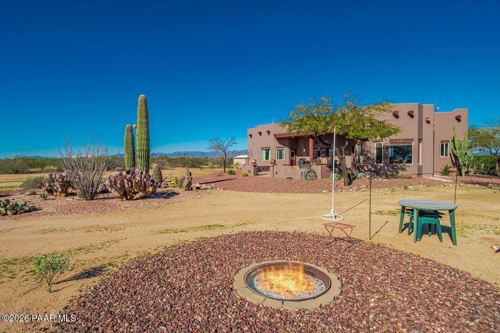 Photo of 48424 N 520th Avenue, Aguila, AZ 85320 (MLS # 1080430)