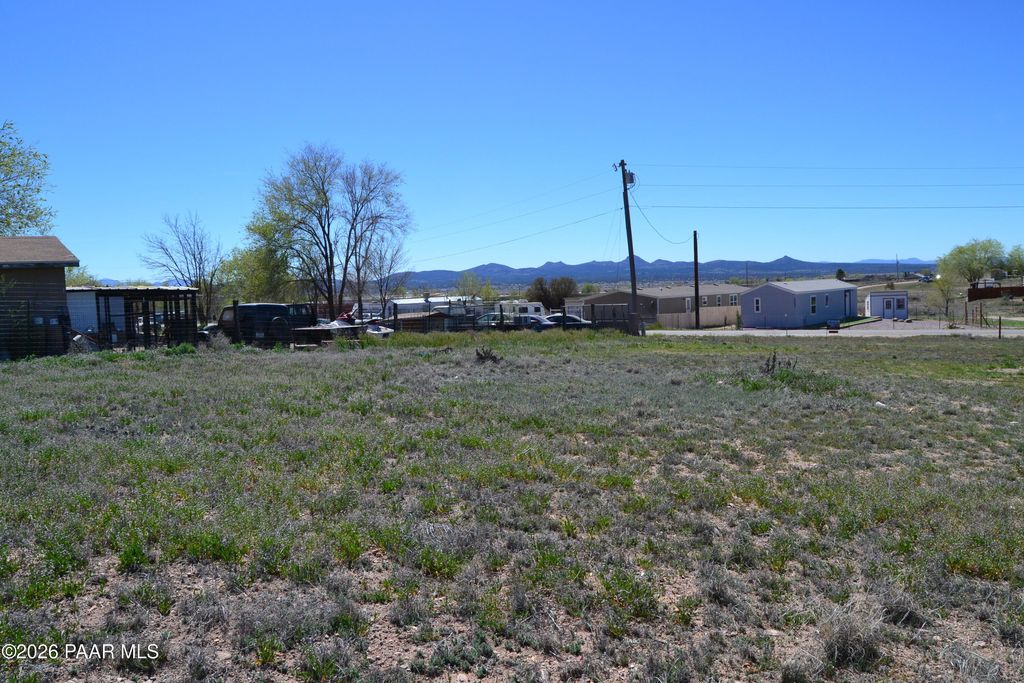 Photo of 25285 N Lakeside Drive, Paulden, AZ 86334 (MLS # 1080400)