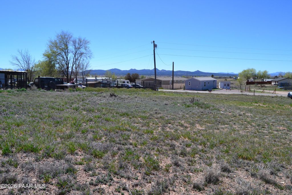Photo of 25285 N Lakeside Drive, Paulden, AZ 86334 (MLS # 1080400)