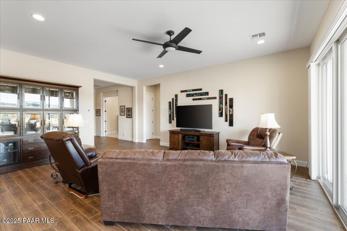5361 Autumn Leaf Lane