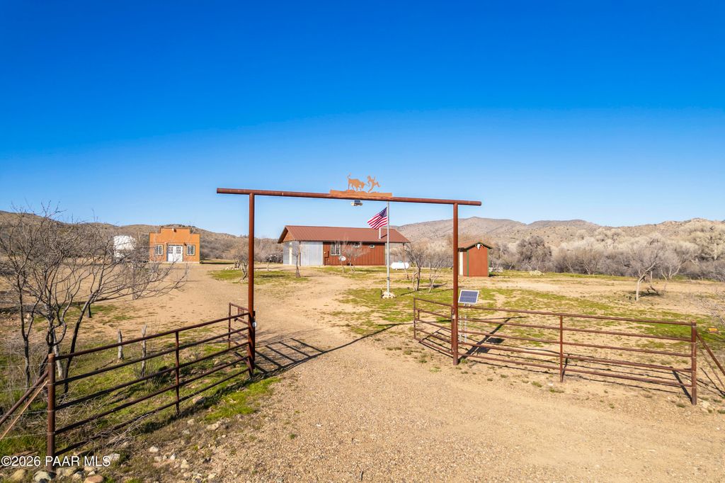 Photo of 4800 W Longhorn Trail, Kirkland, AZ 86332 (MLS # 1079210)